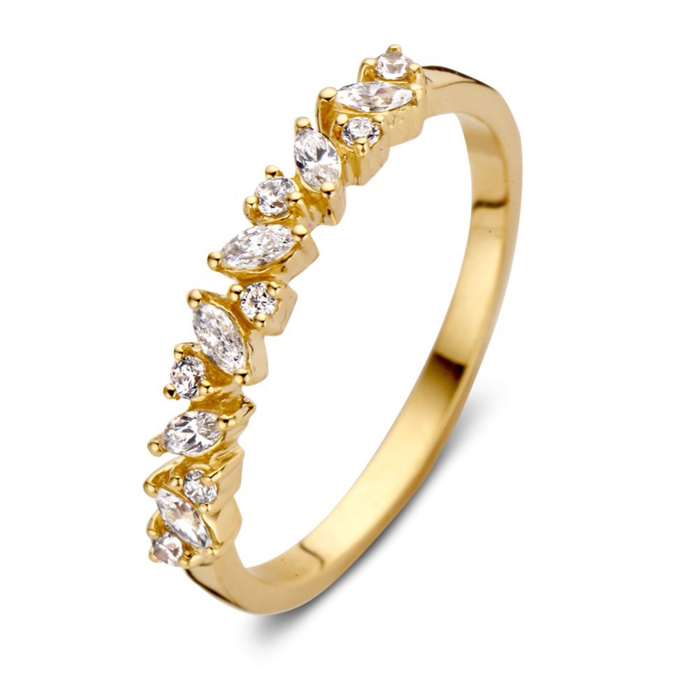 Gouden ring met kleine witte kristallen in een decoratief patroon.