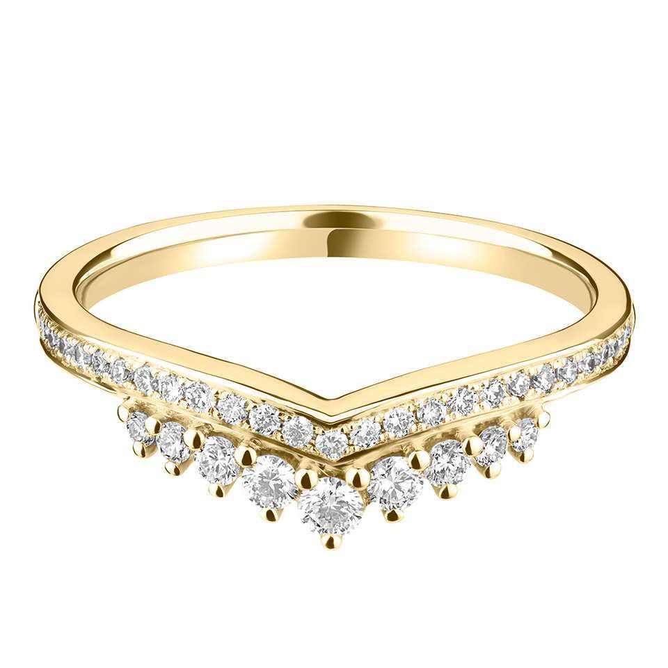 Geelgouden chevronring met diamanten.