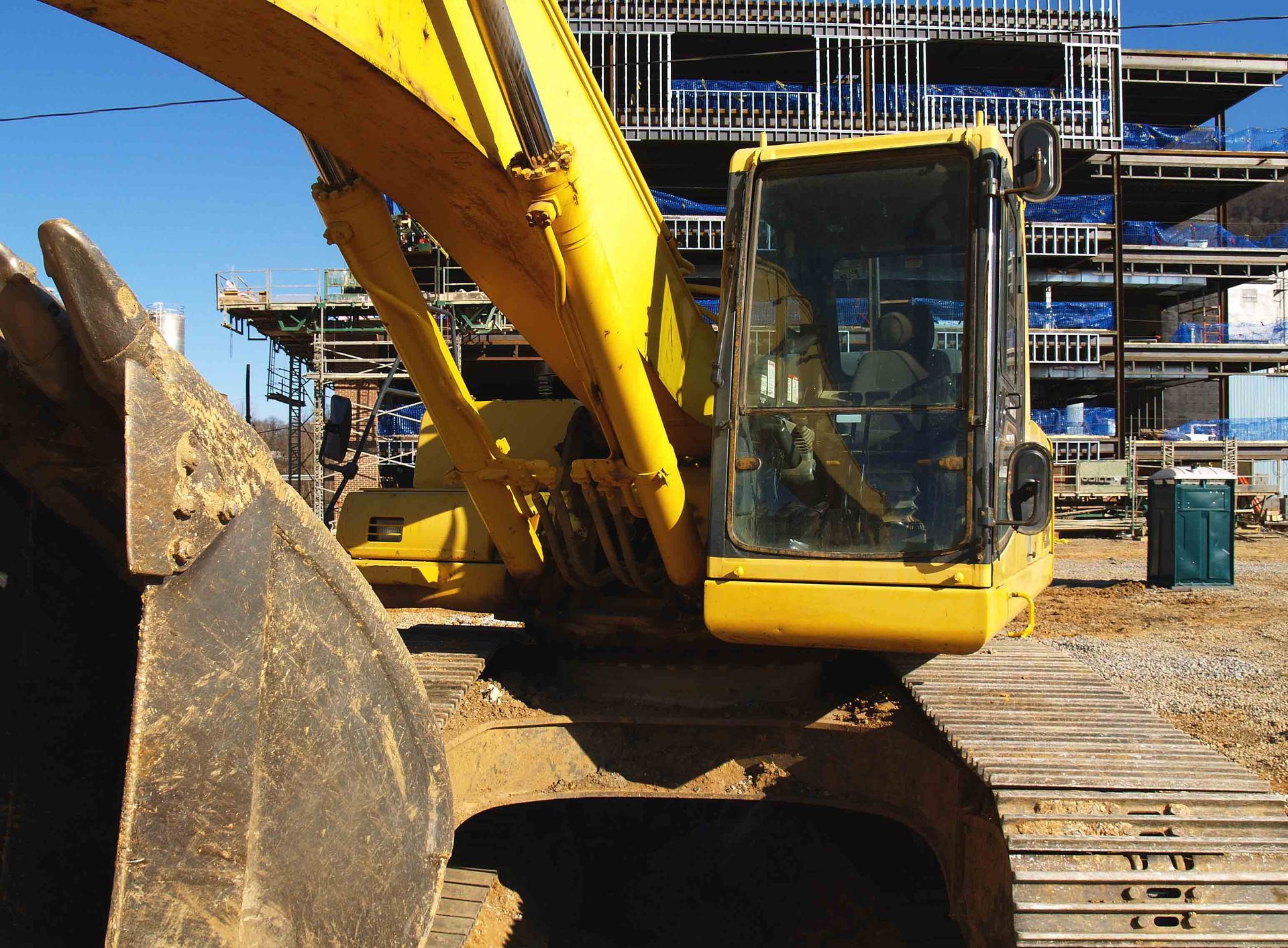 A Yellow Excavator — Waipahu, HI — Leeward Auto Glass