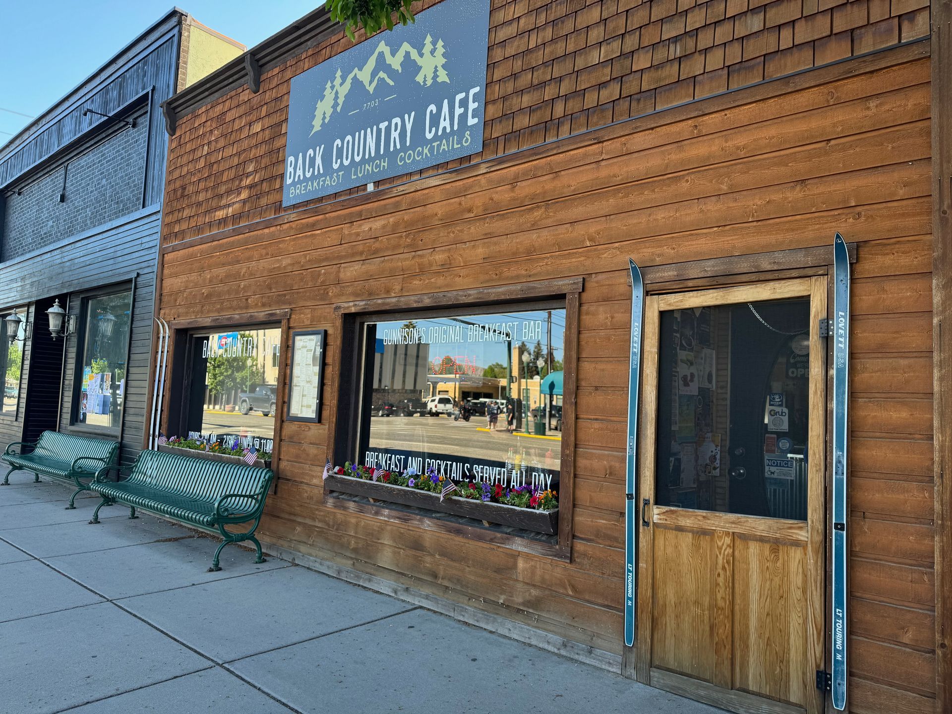 A wooden building with a sign that says valley country cafe