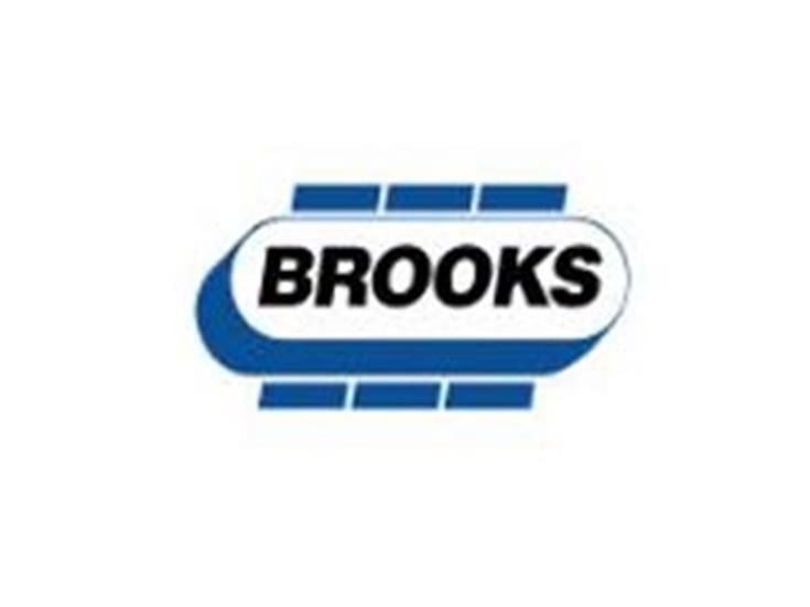 Brooks logo: Blue and white wordmark inside a blue and white rectangle.