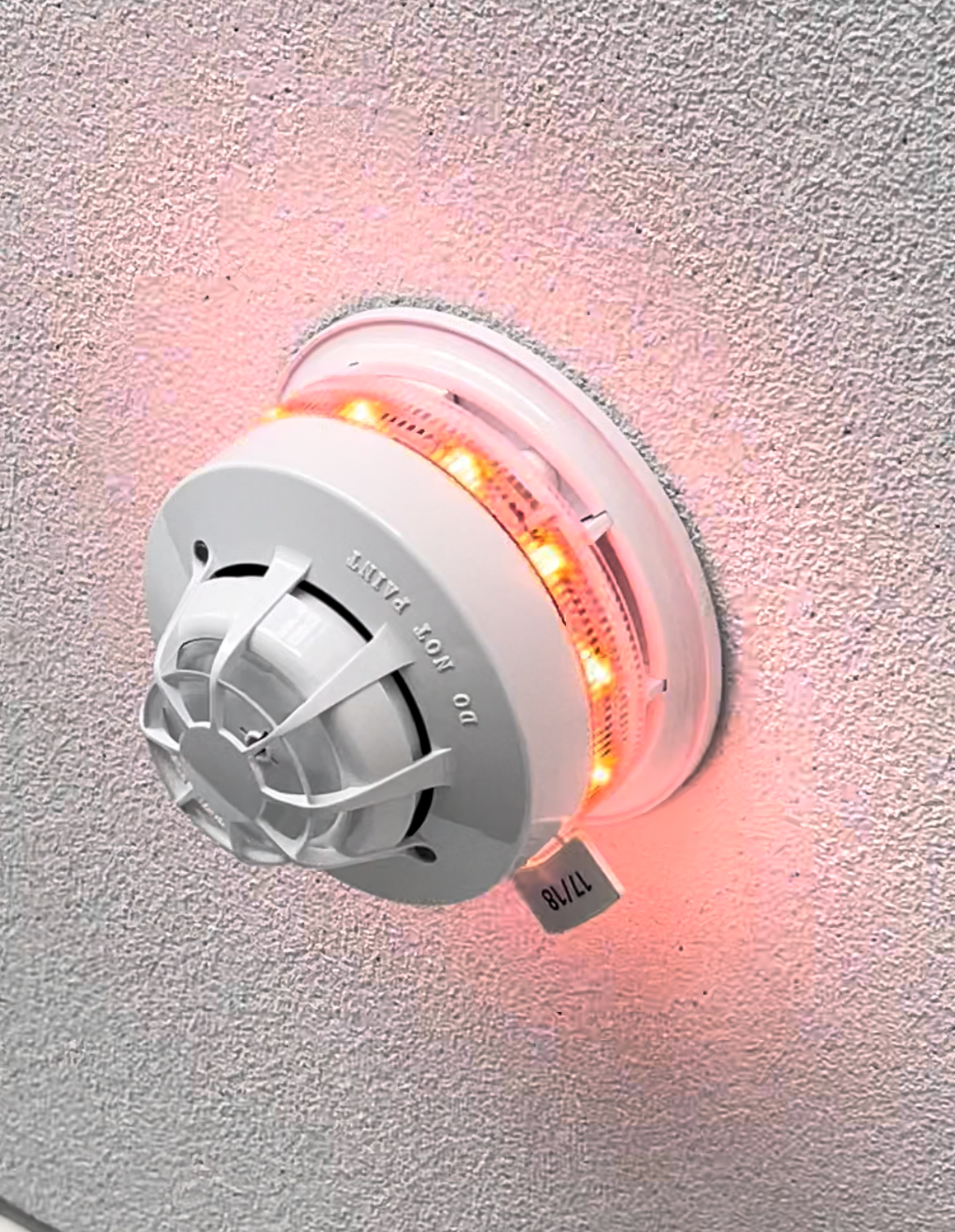 Apollo Smoke detector with a sounder beacon base flashing