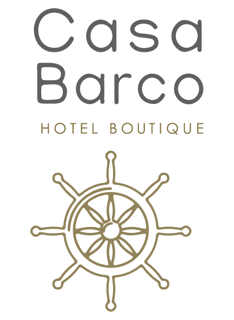 Un logotipo para el hotel boutique Casa Barco con un volante.