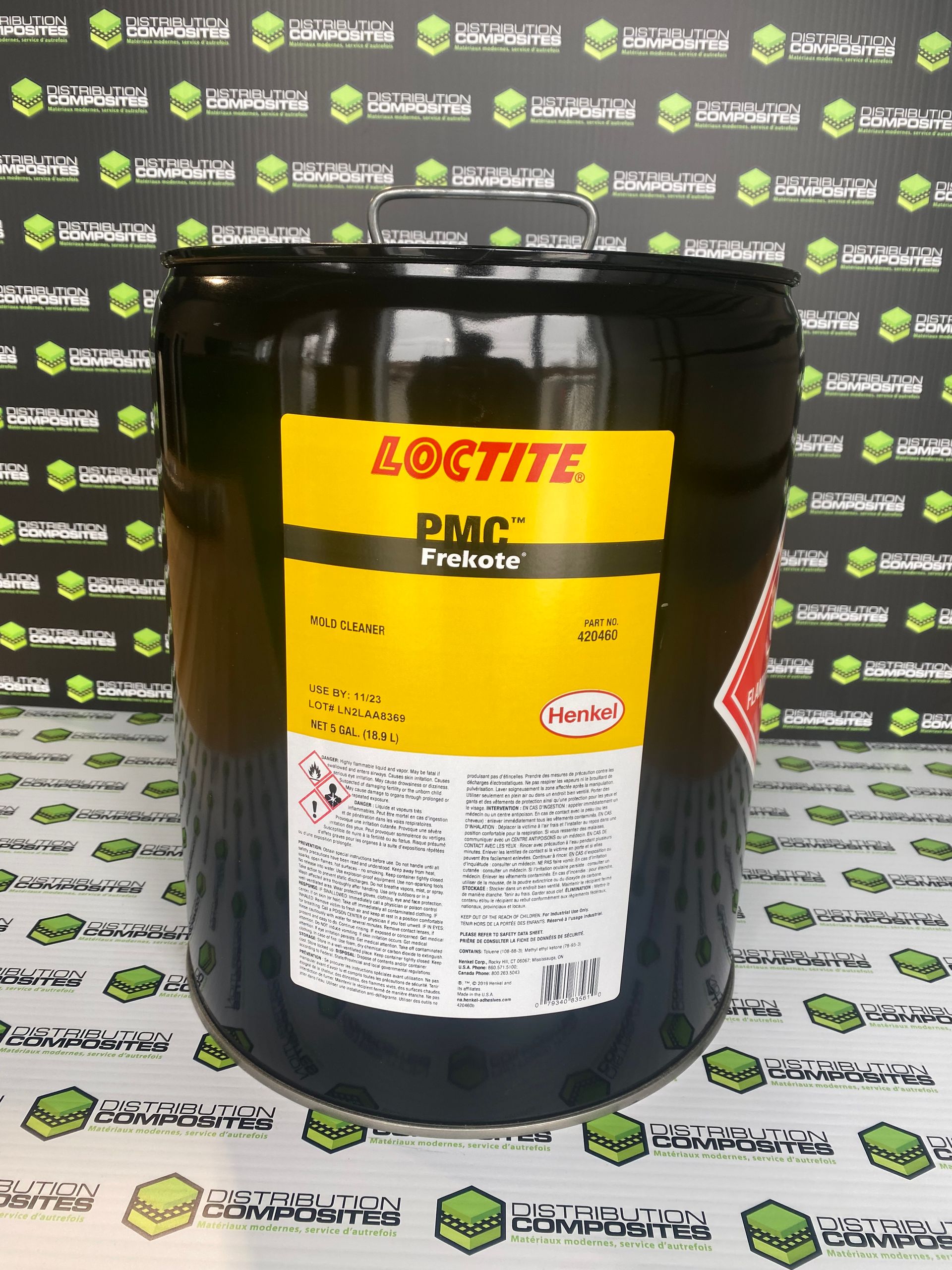 Un baril noir avec une étiquette jaune sur laquelle est écrit loctite