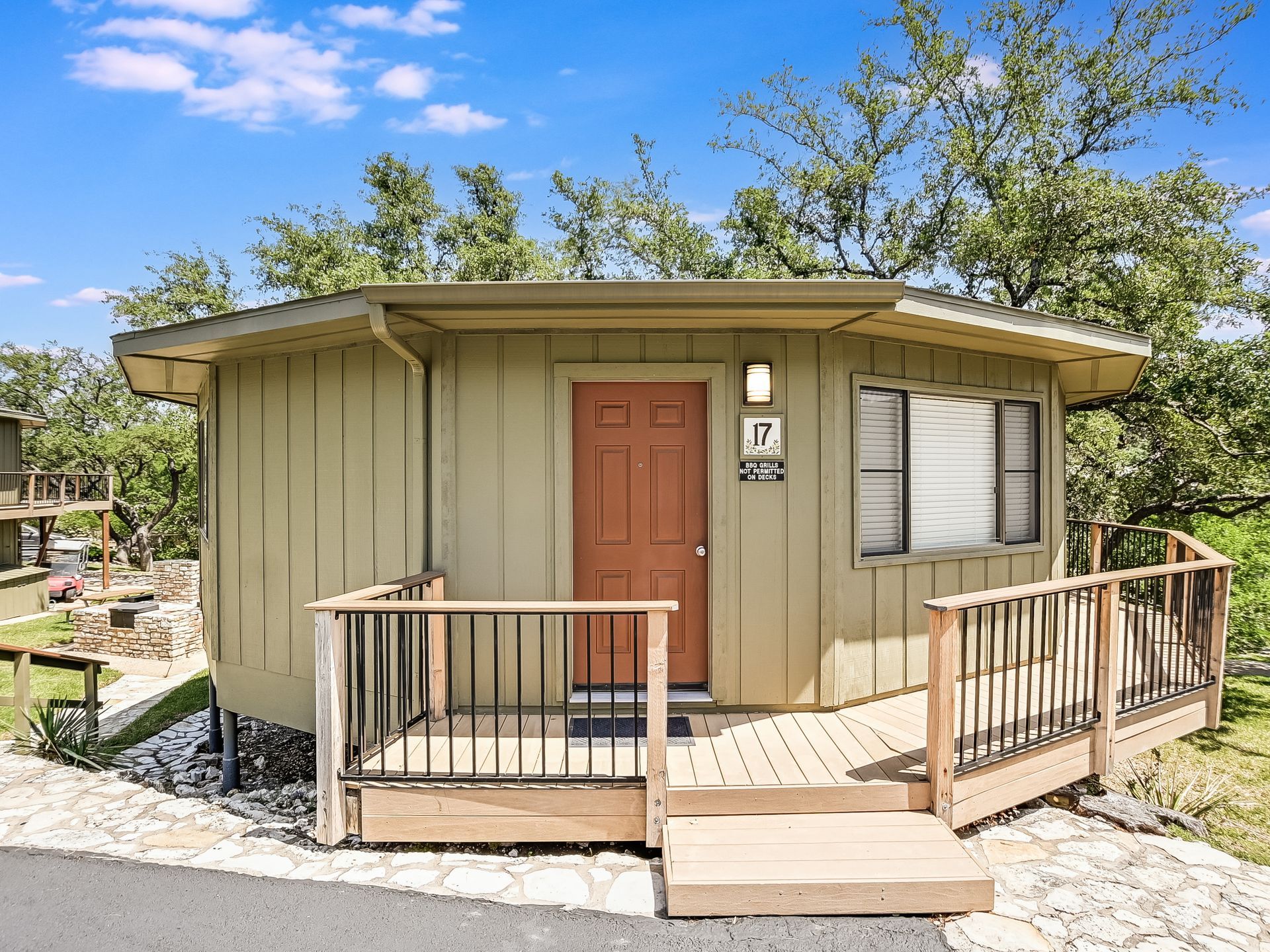 Treehouse Bungalow with Pool & Hot Tub (#17)