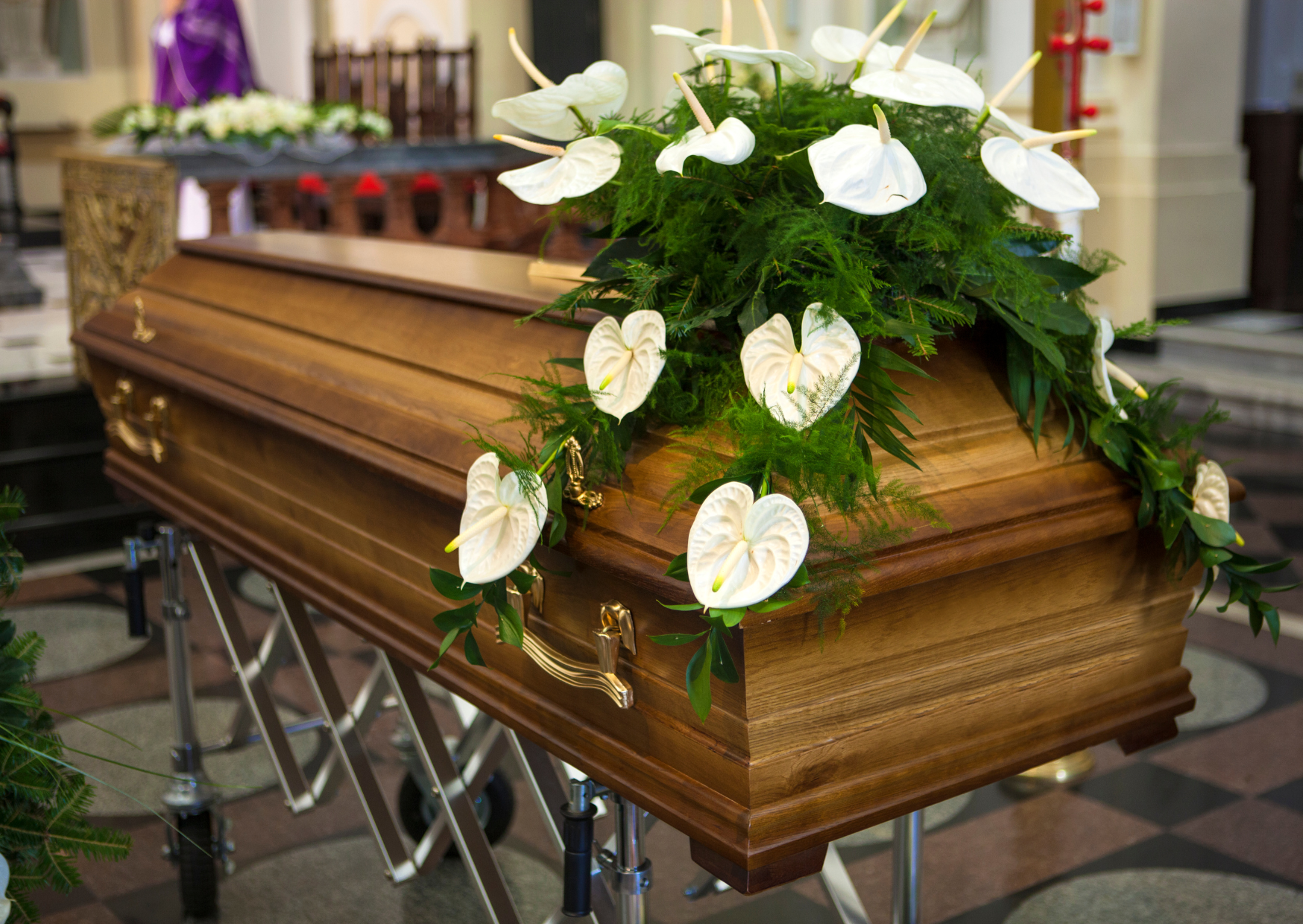 Impresa funebre Guida di Gravellona Toce. Composizioni floreali funerarie, eleganti e piene di significato.