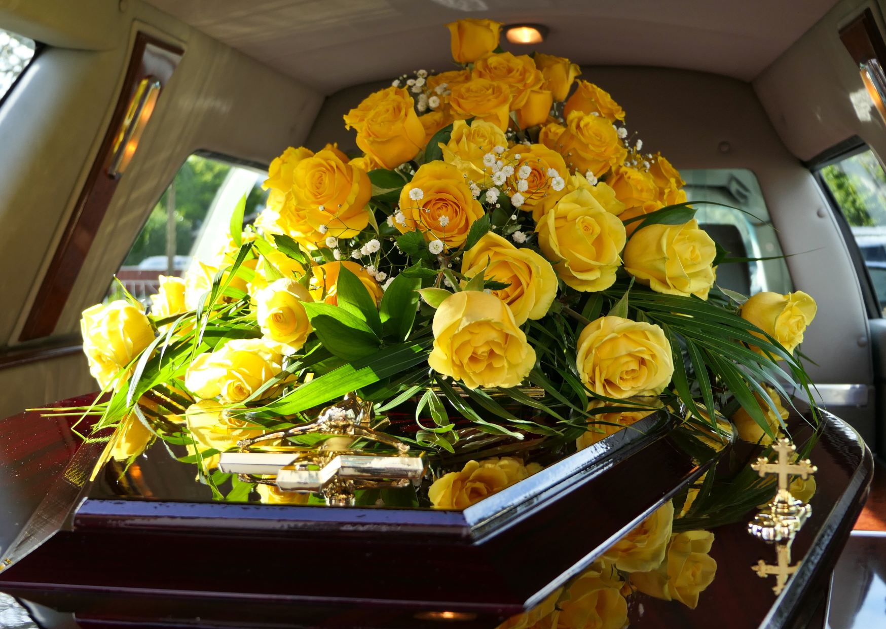 Impresa funebre Guida di Gravellona Toce. Composizioni floreali funerarie, eleganti e piene di significato.
