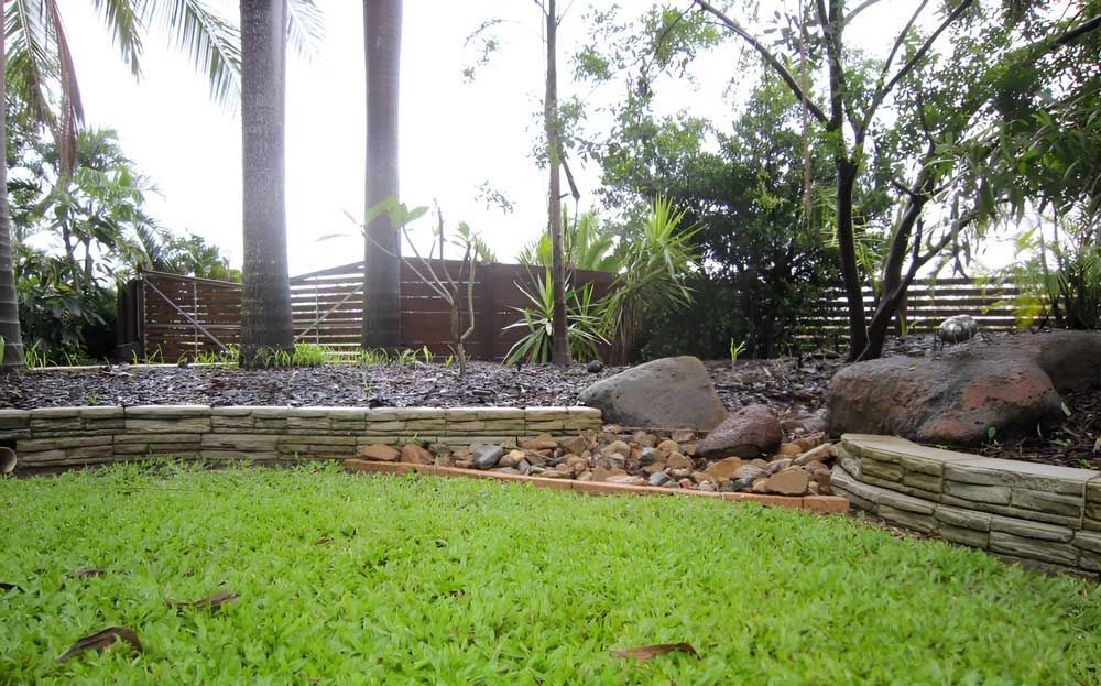 Landscape Garden With Big Rock And Retaining Wall — Austen Landscaping & Earthmoving in Deeragun, QLD