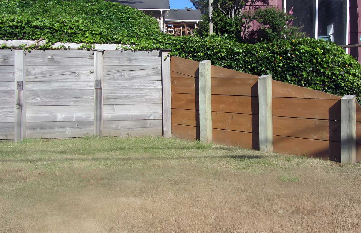 Garden With Timber Retaining Wall — Austen Landscaping & Earthmoving in Deeragun, QLD