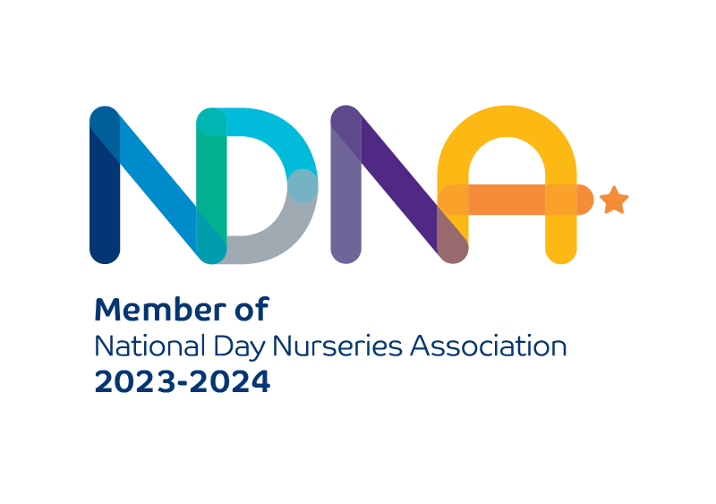 โลโก้ NDNA: ตัวอักษรหลากสีและดาว พร้อมข้อความ 