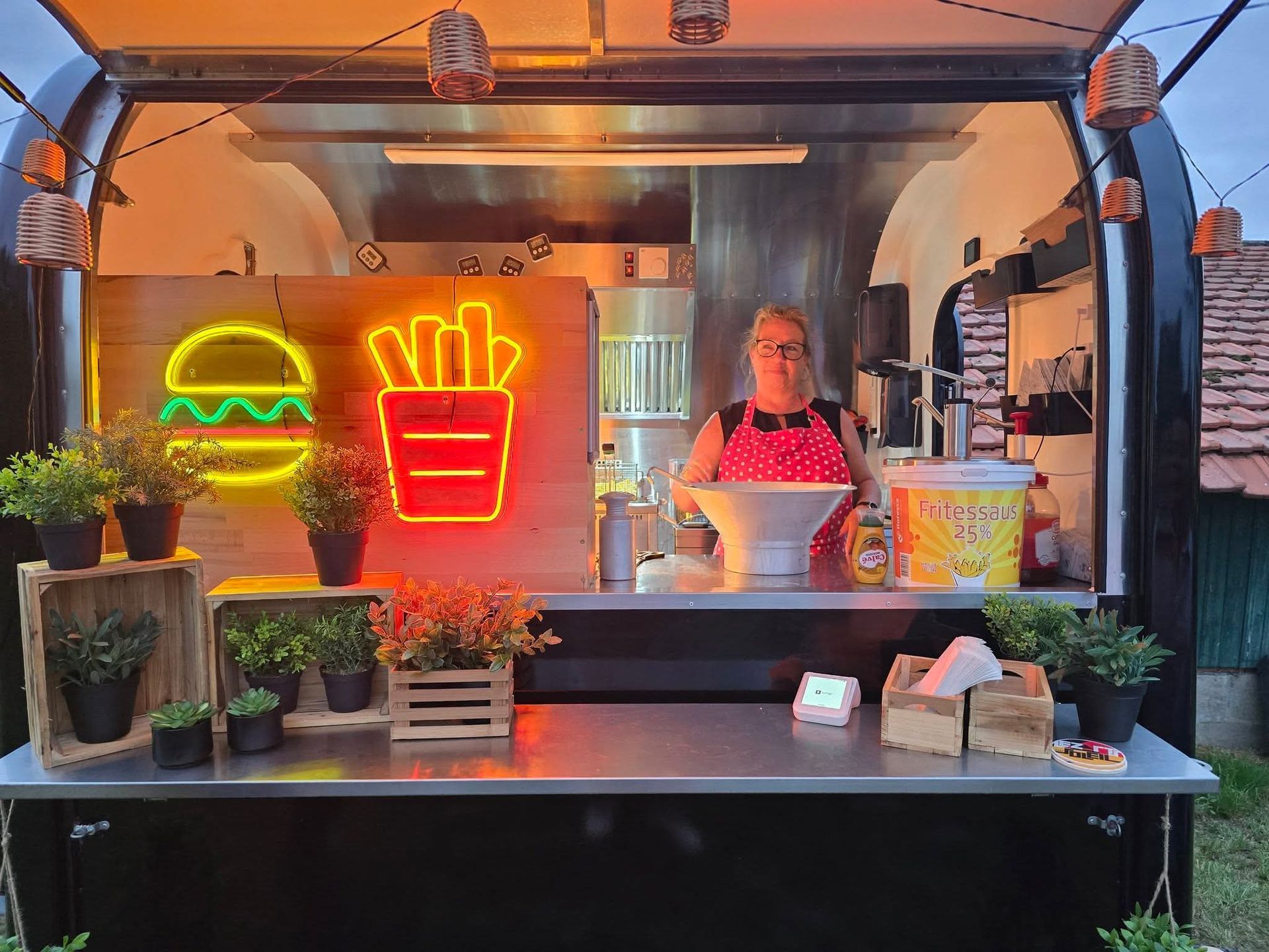 De Friet Caravan tijdens een evenement in Limburg