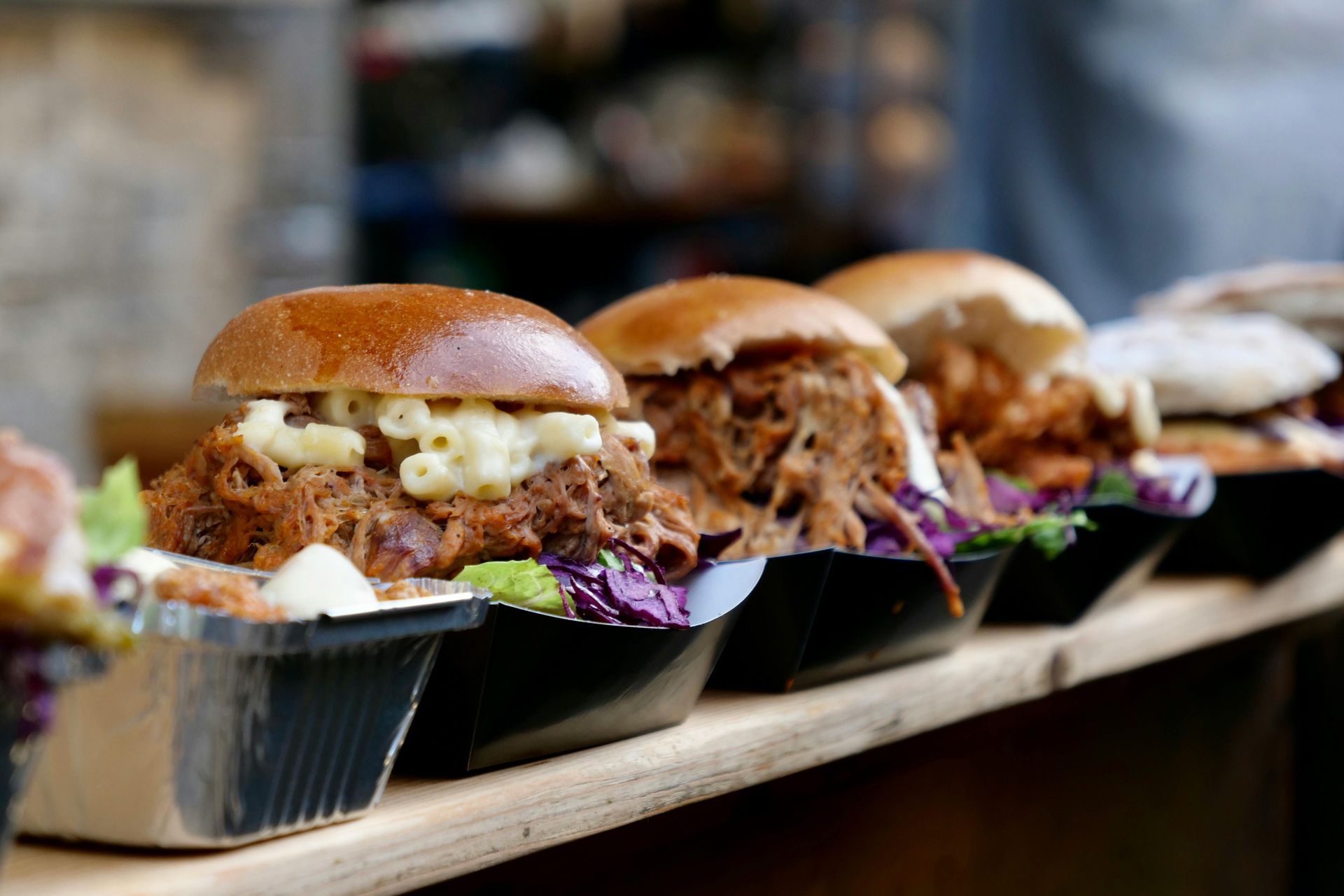 Frietkraam op locatie in Limburg met burgers en pulled pork broodjes