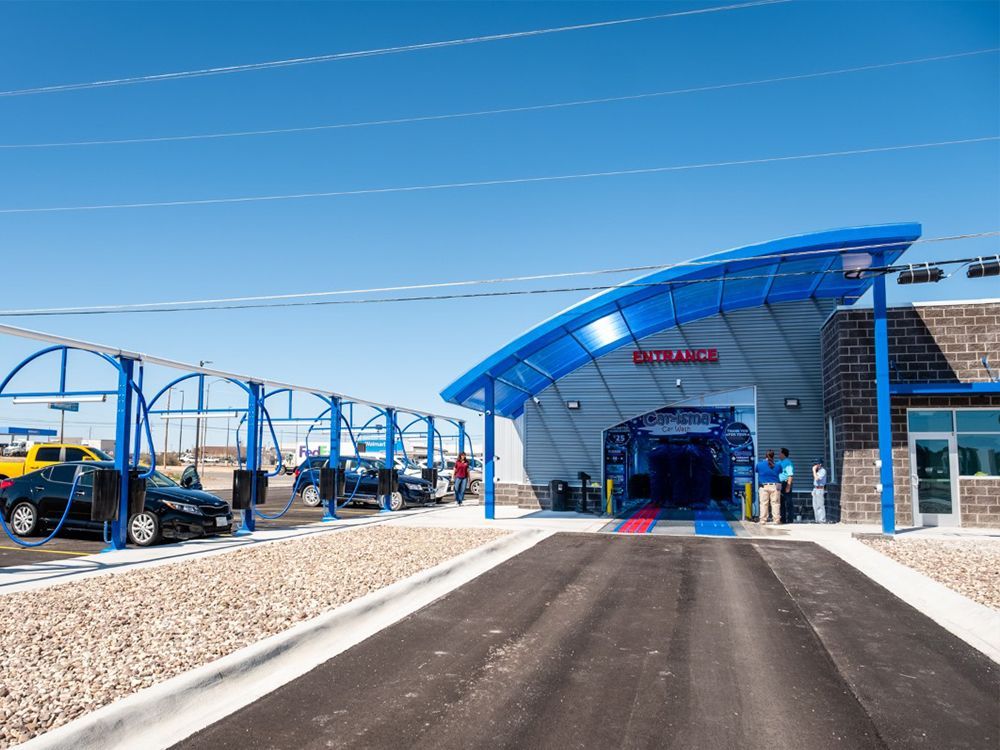 A car wash with cars parked in front of it.