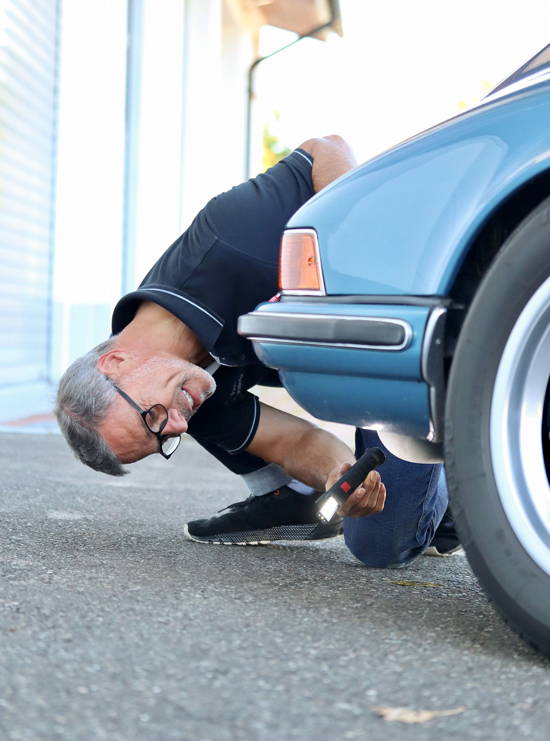 Prüfung des Unterbodens für ein Oldtimer Wertgutachten