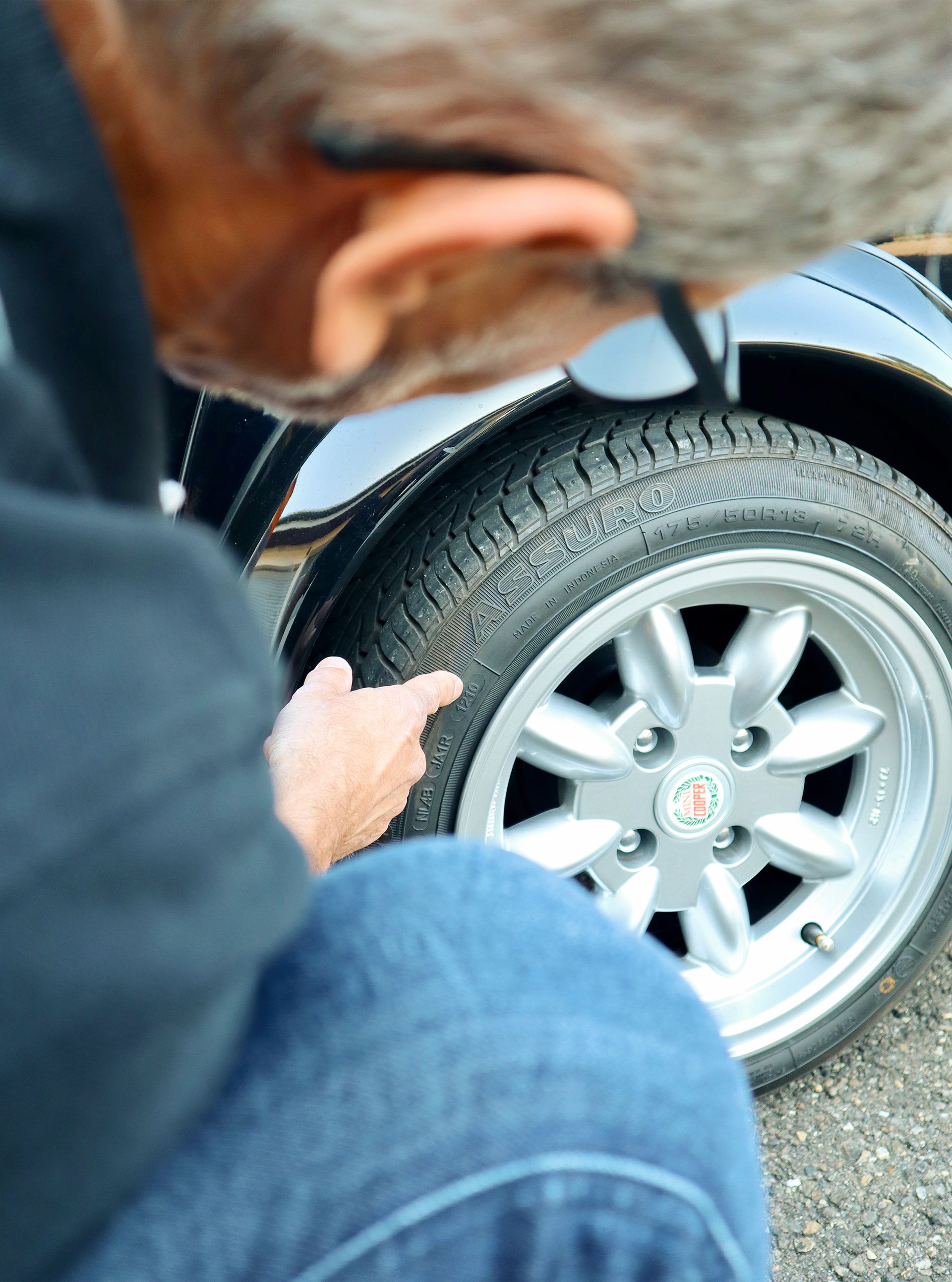 Prüfung der Reifen für ein Oldtimer Wertgutachten