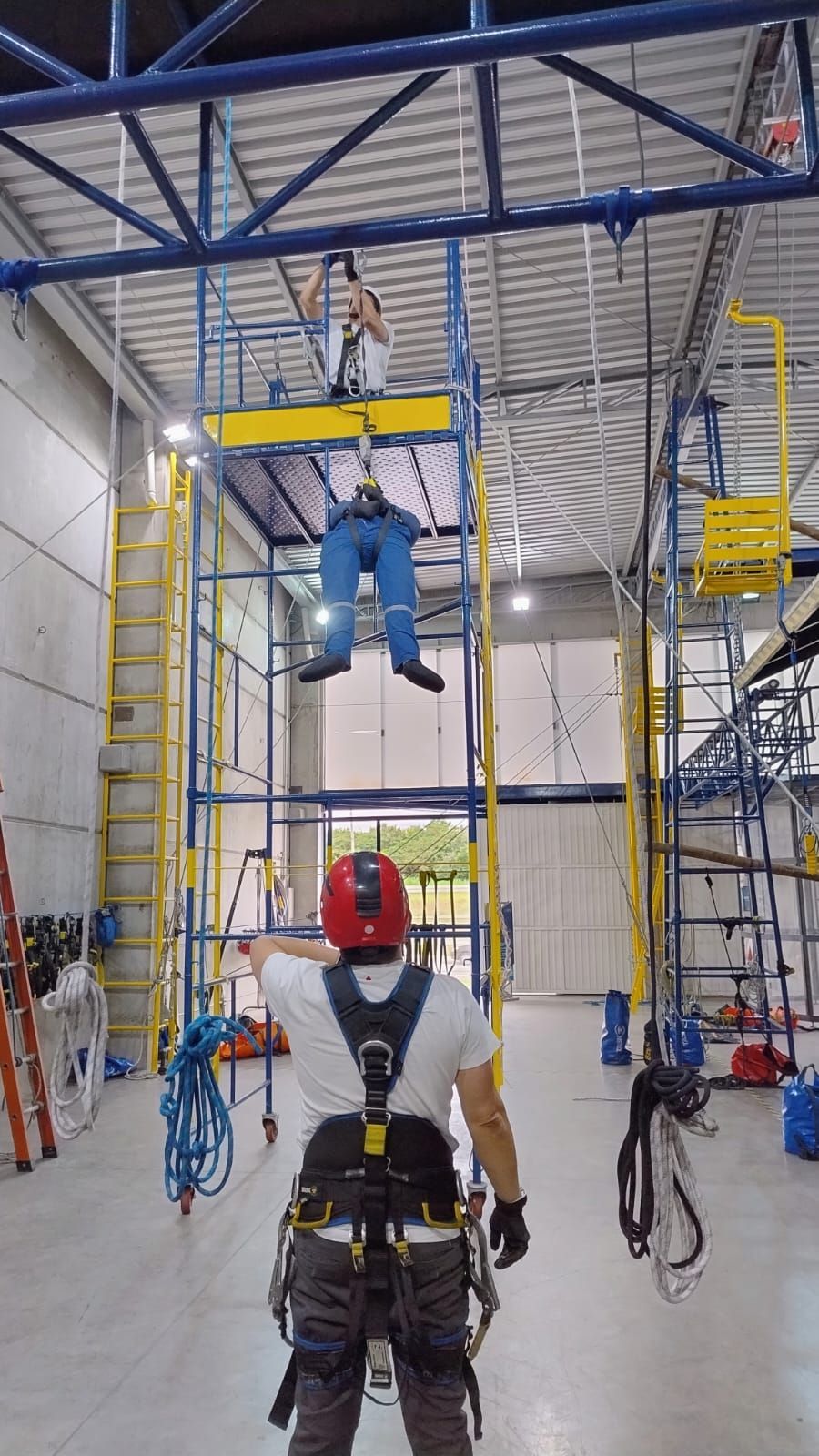manutenção e construção civil, atendendo as diretrizes da NR 18