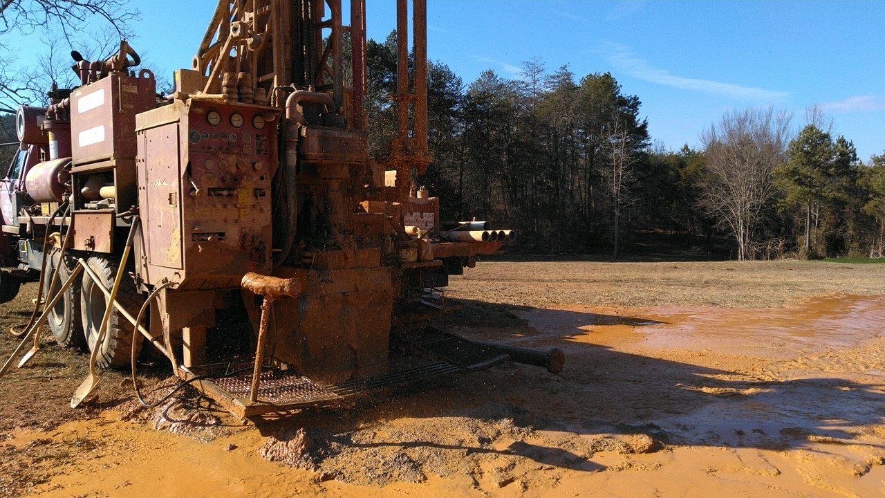 Drill Pipe Lifting Water Comes From The Pipes - Cleveland, TN - Calfee Clyde & Sons Well Drilling Inc.