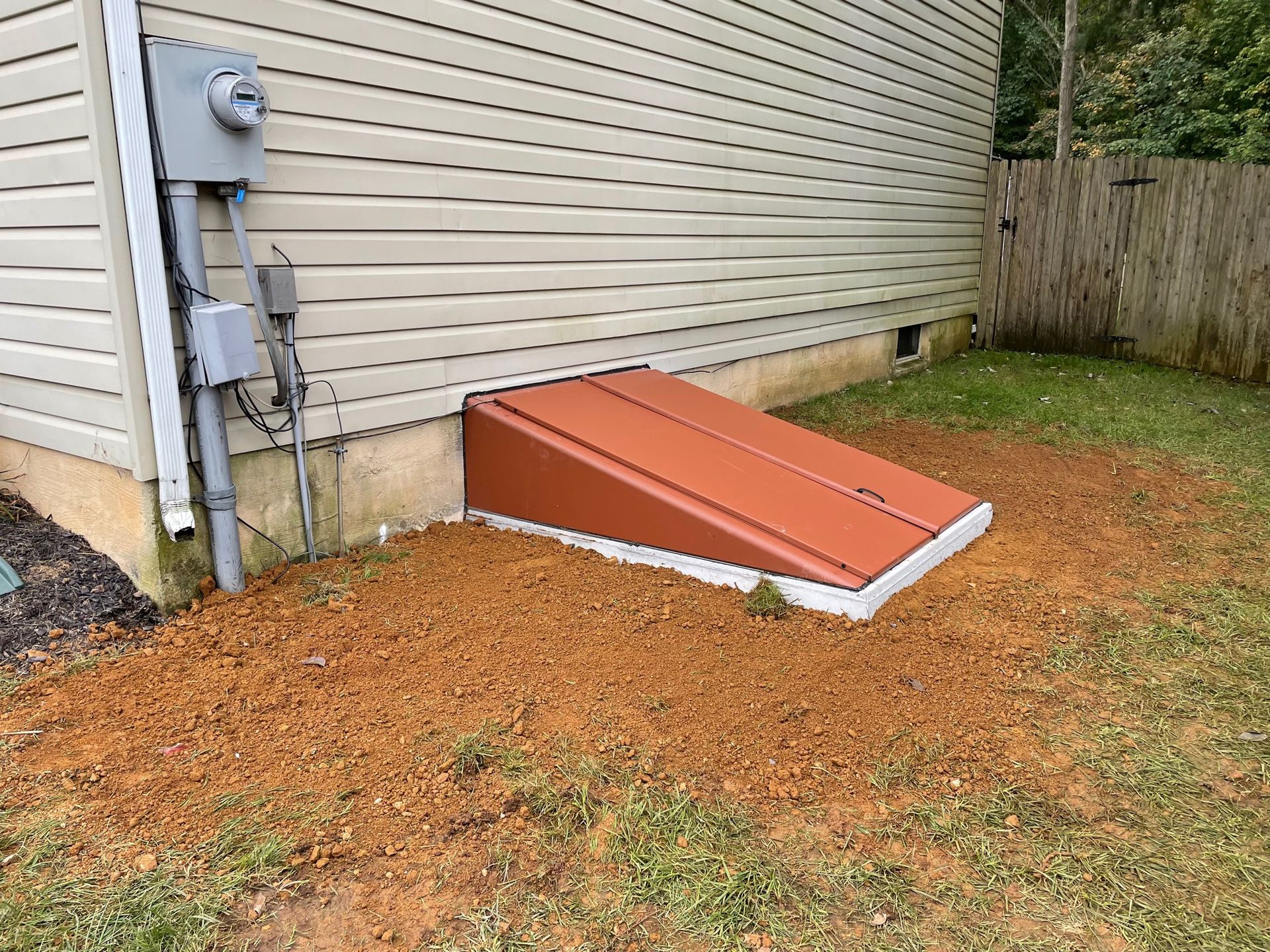 A house with a red door on the side of it.