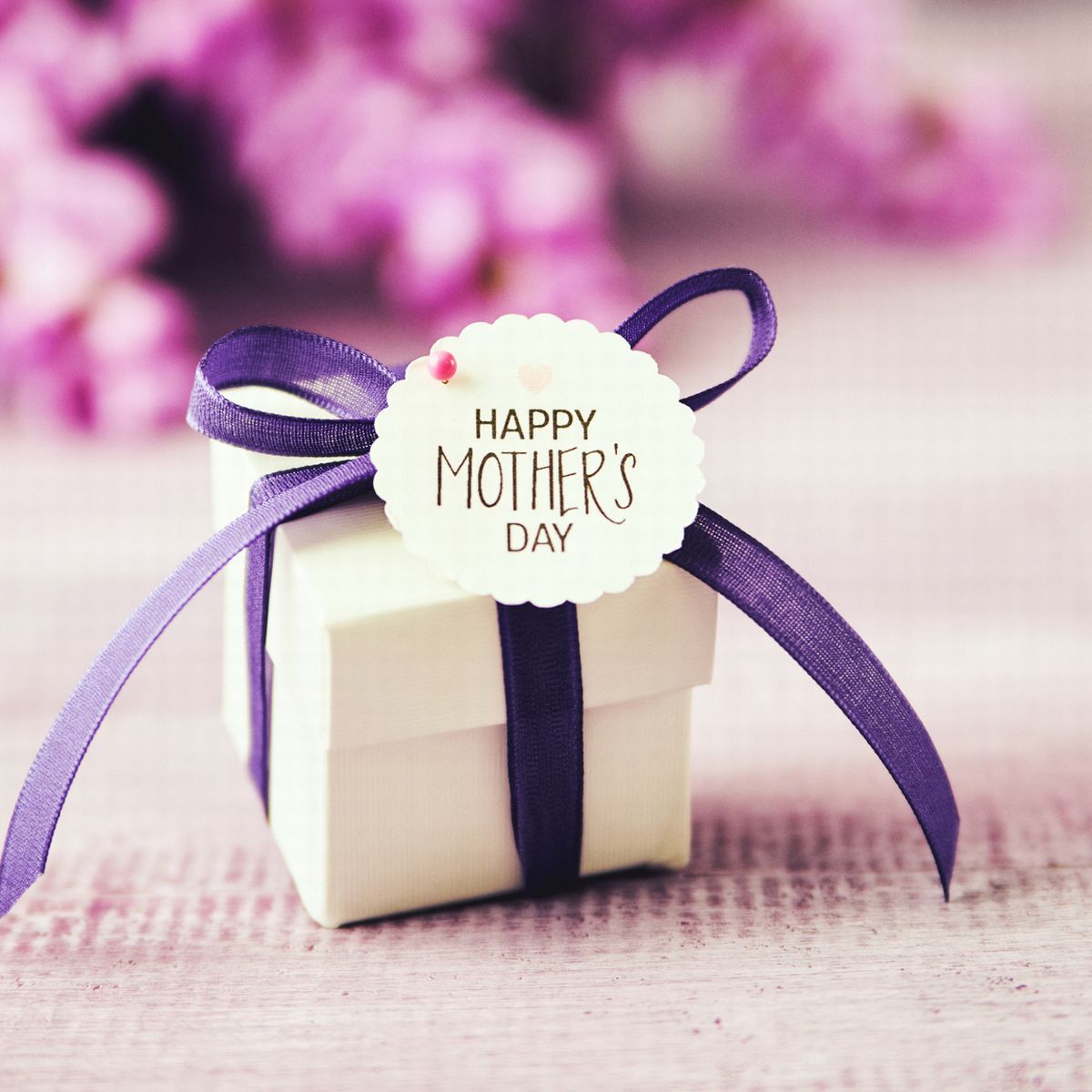 A gift box with a tag that says happy mother 's day