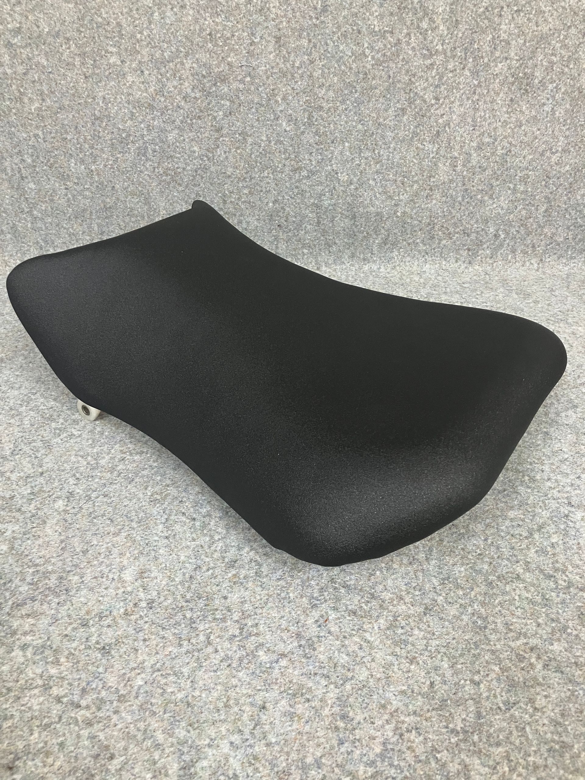 Bike seat pad in black sandpaper gripper