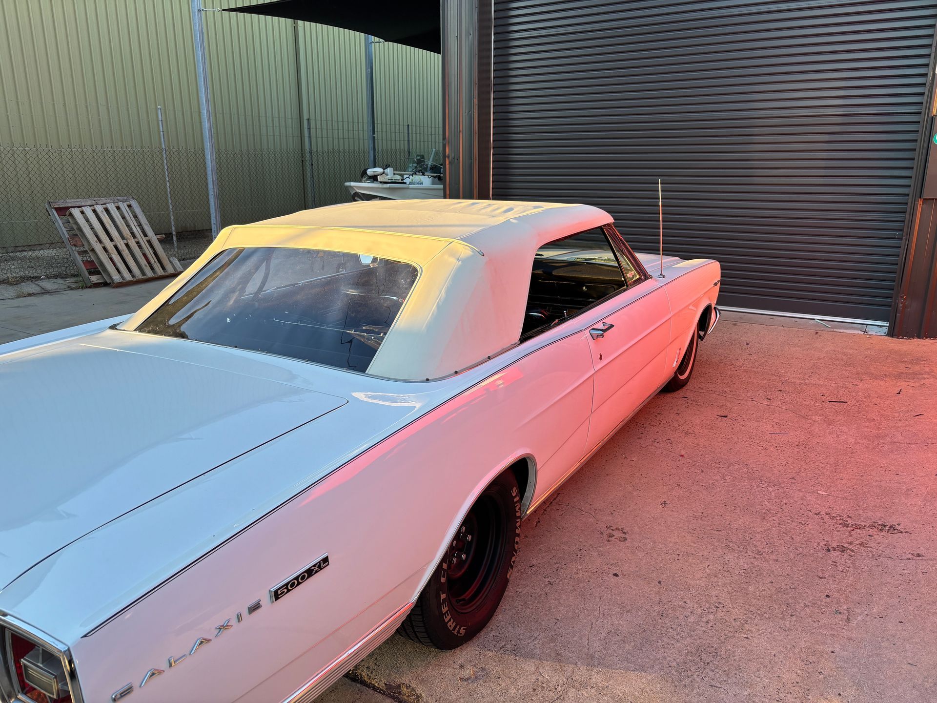 Galaxie 500XL white Haartz Pinpoint vinyl soft top