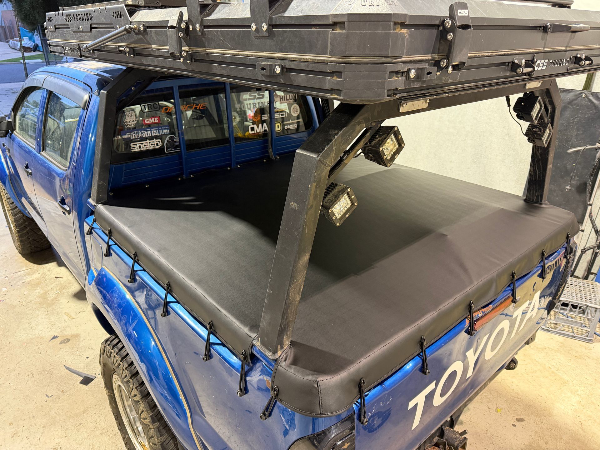 Toyota Hilux bunji tonneau