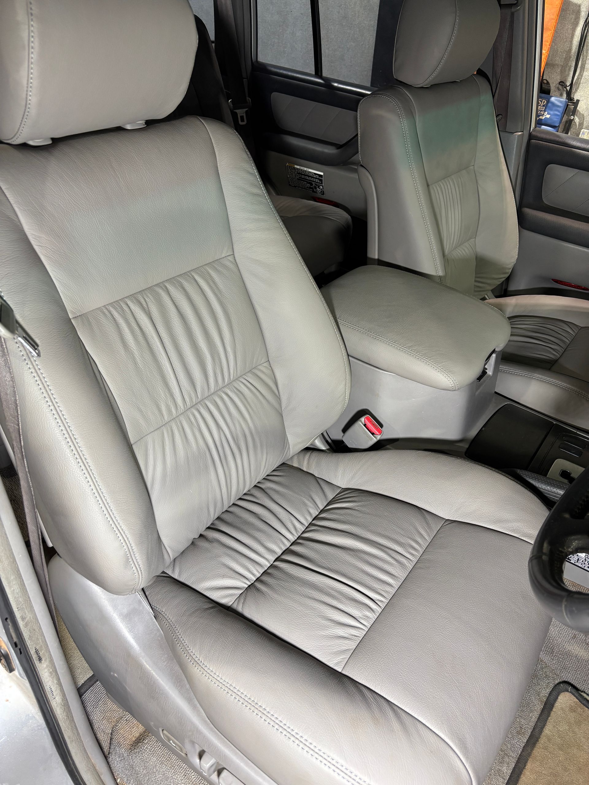 2006 Landcruiser 100 Series change seats and centre console to leather