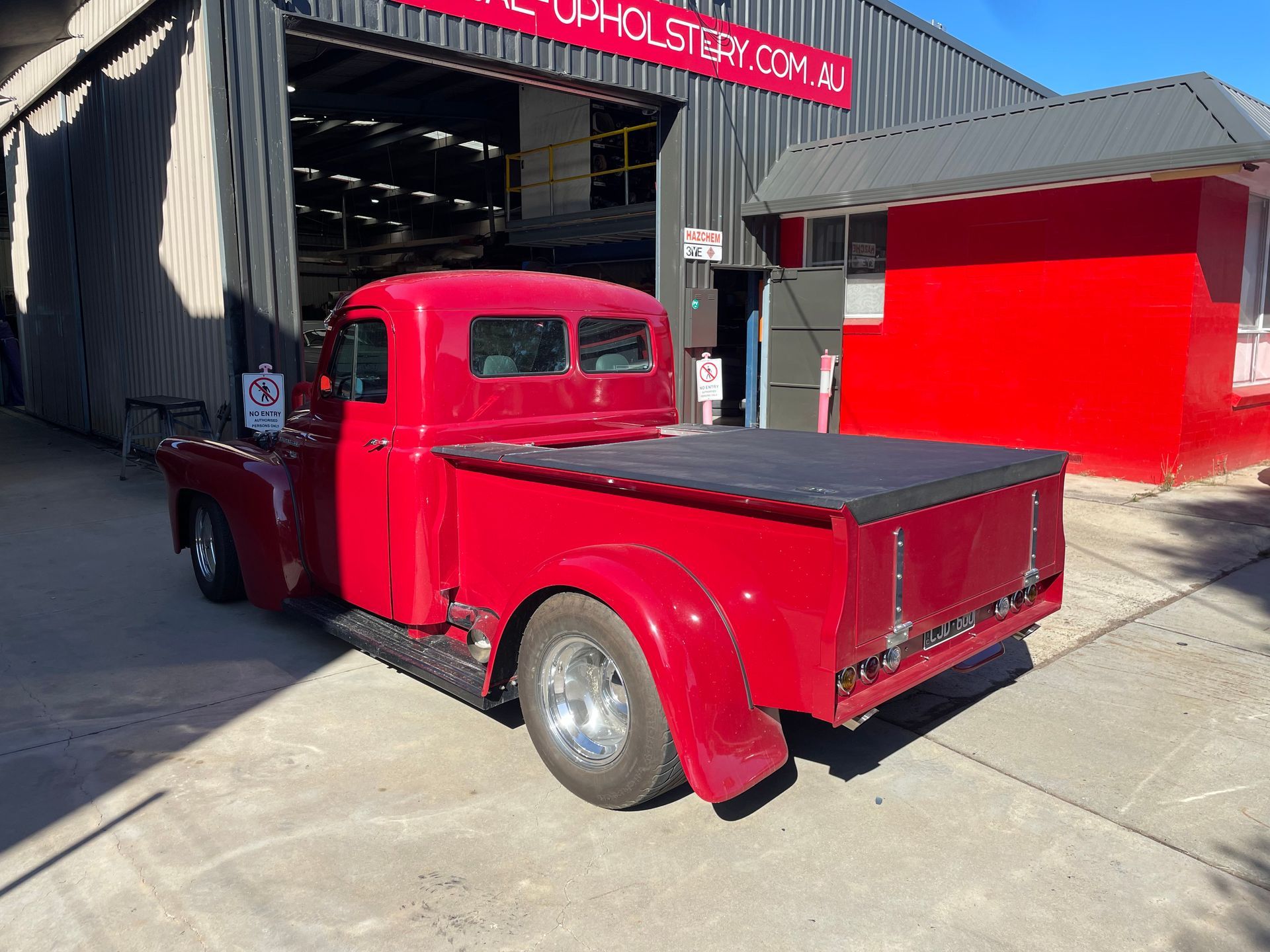 1964 International hard lid tonneau