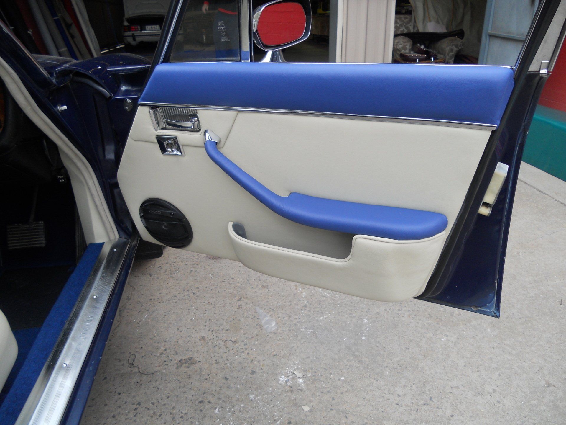 Jaguar Sovereign Bone and Blue Leather Front Door Trim