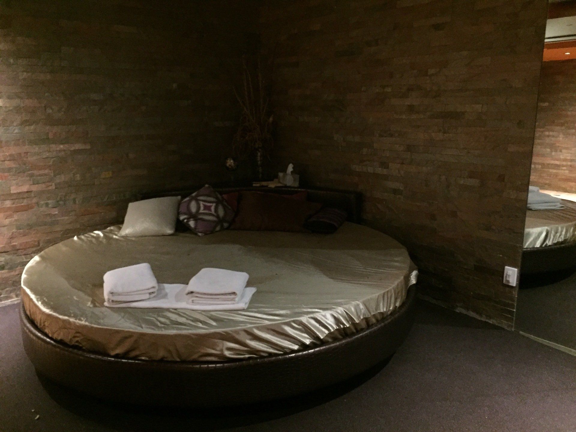 Circular bed