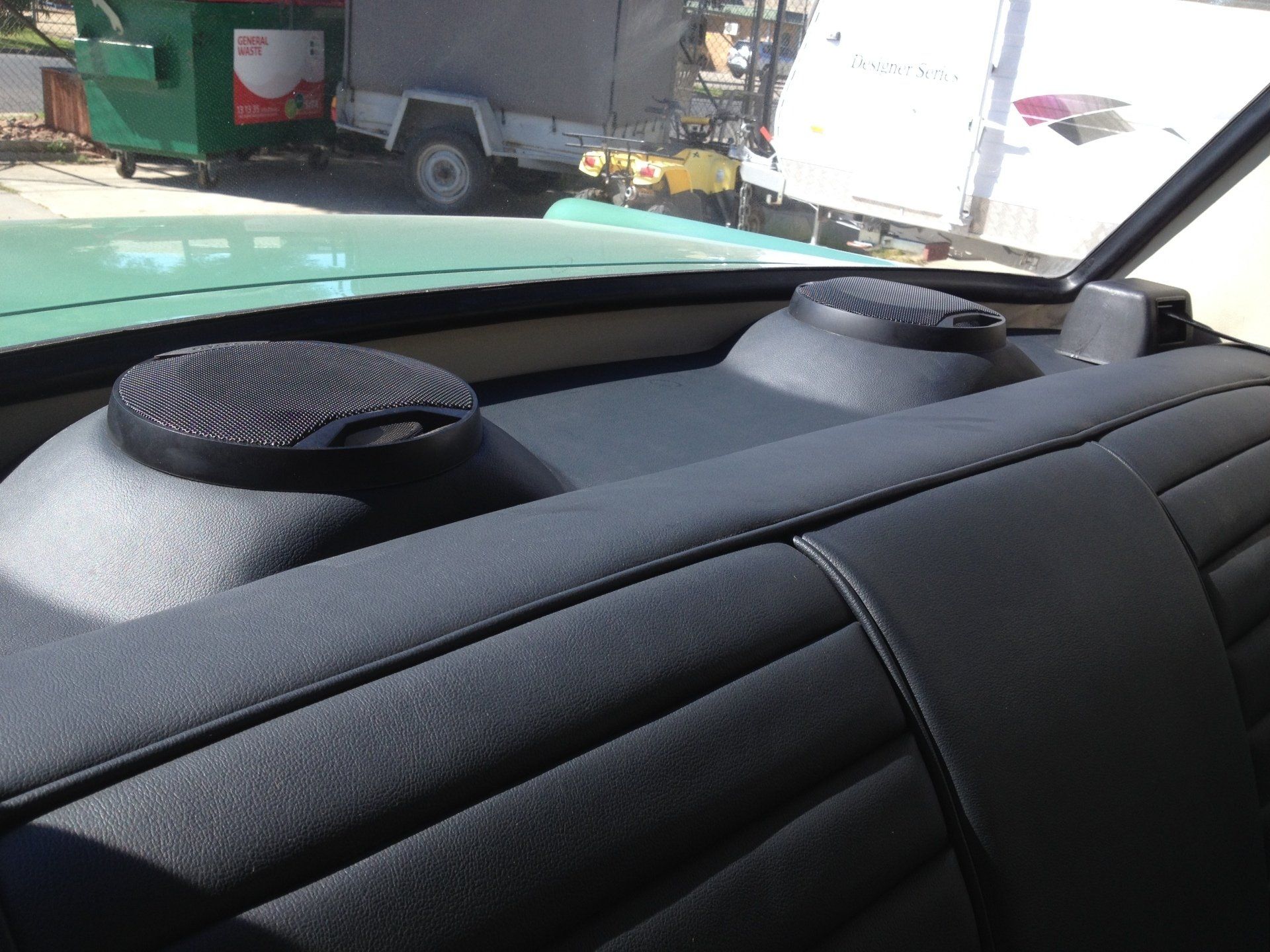 Custom parcel tray with speaker pods