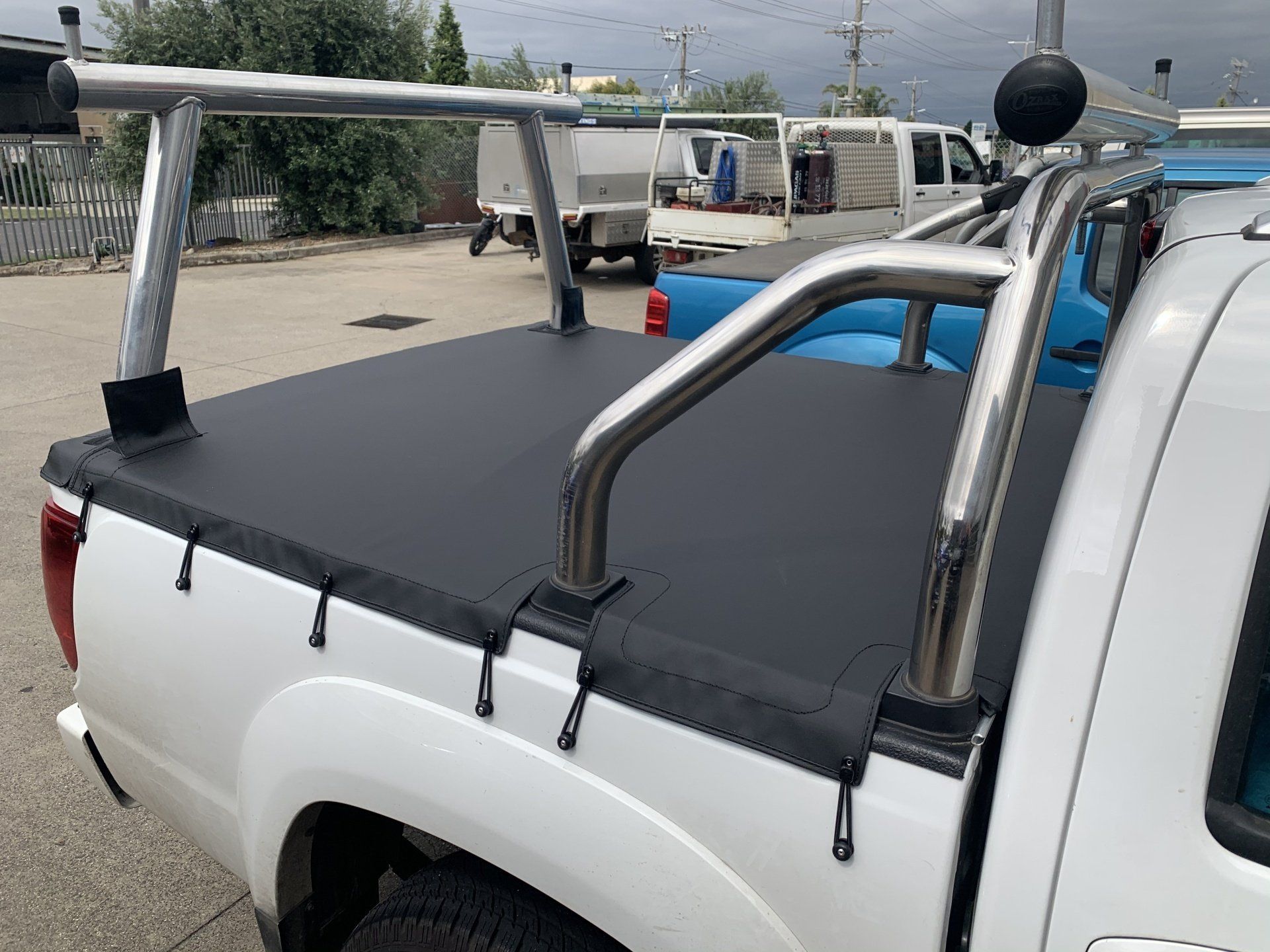 Great Wall Steed custom tonneau with sports and carry bar