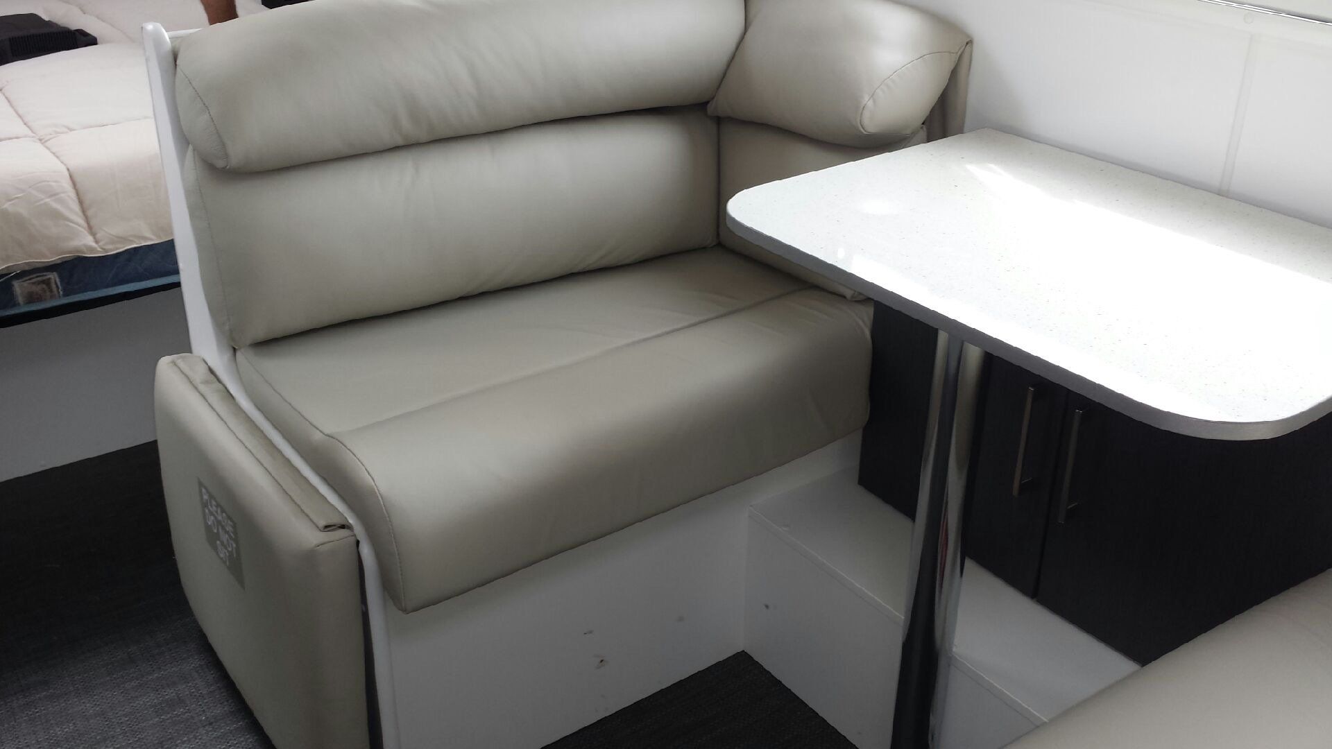 Motorhome dinette seating