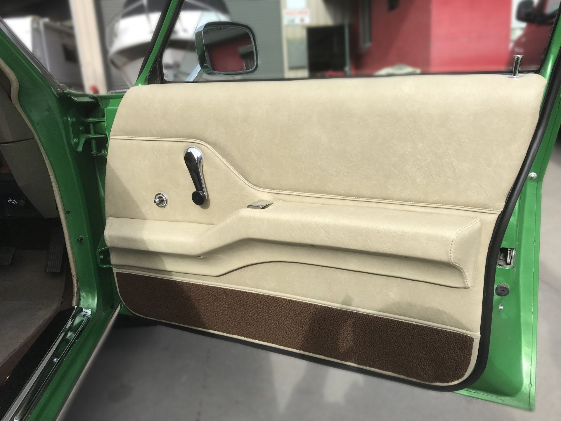 Statesmen Chamois Front Vinyl Door Trim