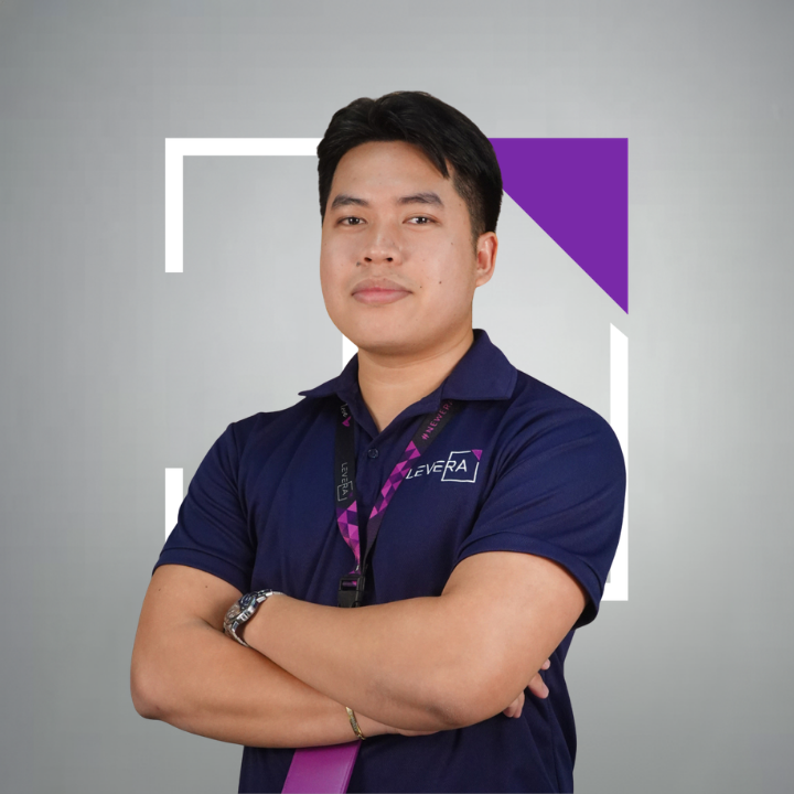 A woman wearing a purple shirt that says levera