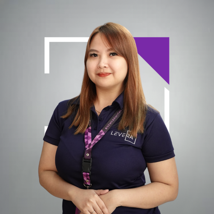 A man wearing a purple shirt that says levera