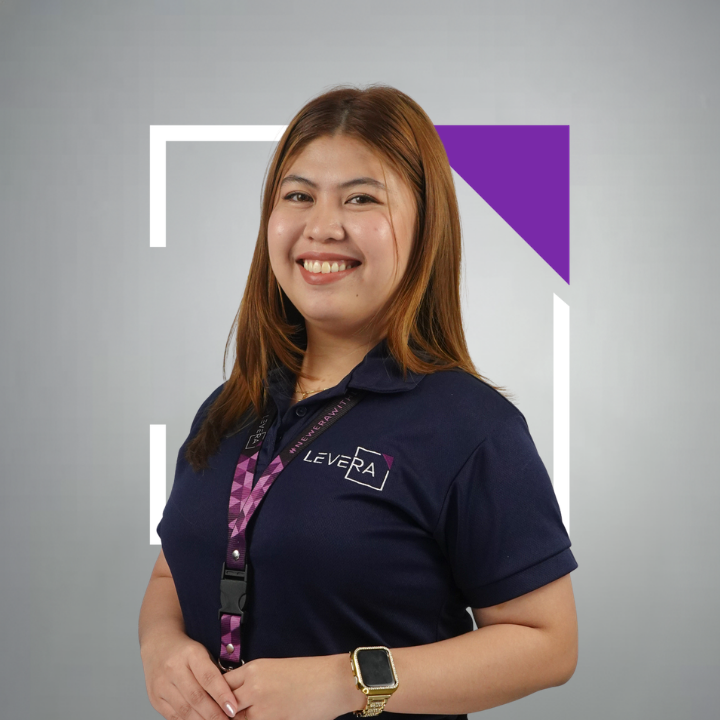 A woman wearing a purple shirt with the word leve on it