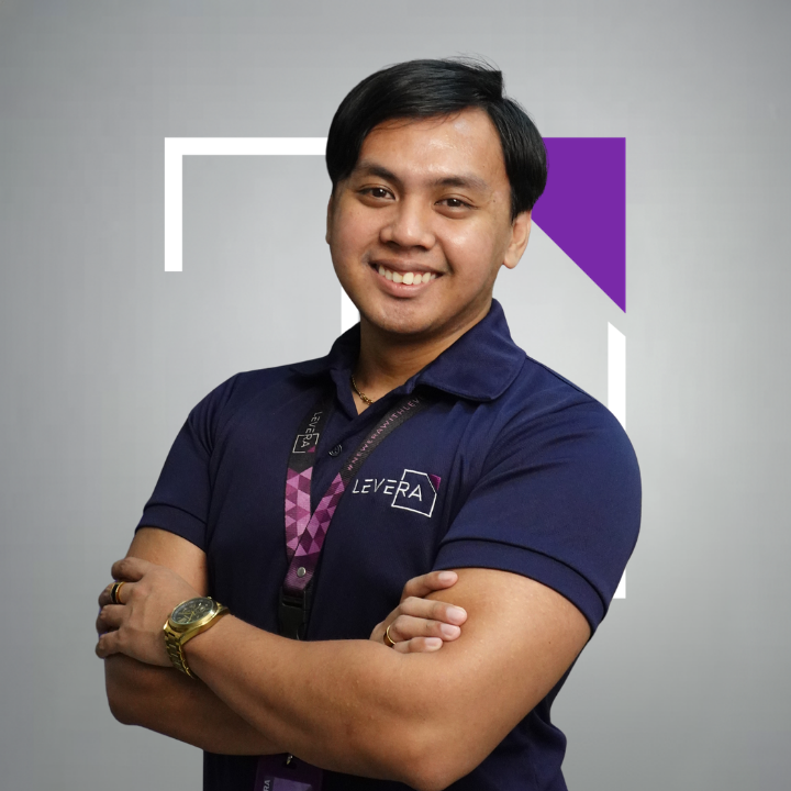 A man wearing a purple shirt that says levera