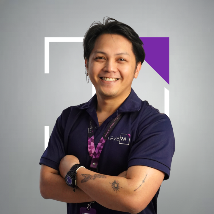 A woman wearing a purple shirt that says levera