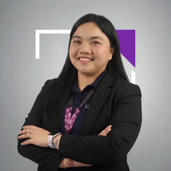 A woman wearing a purple shirt that says levera