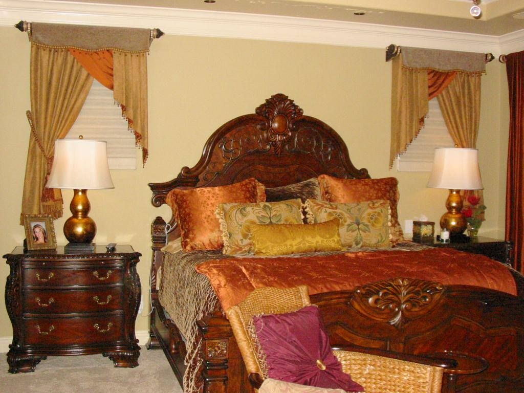 A bedroom with a large bed and two lamps