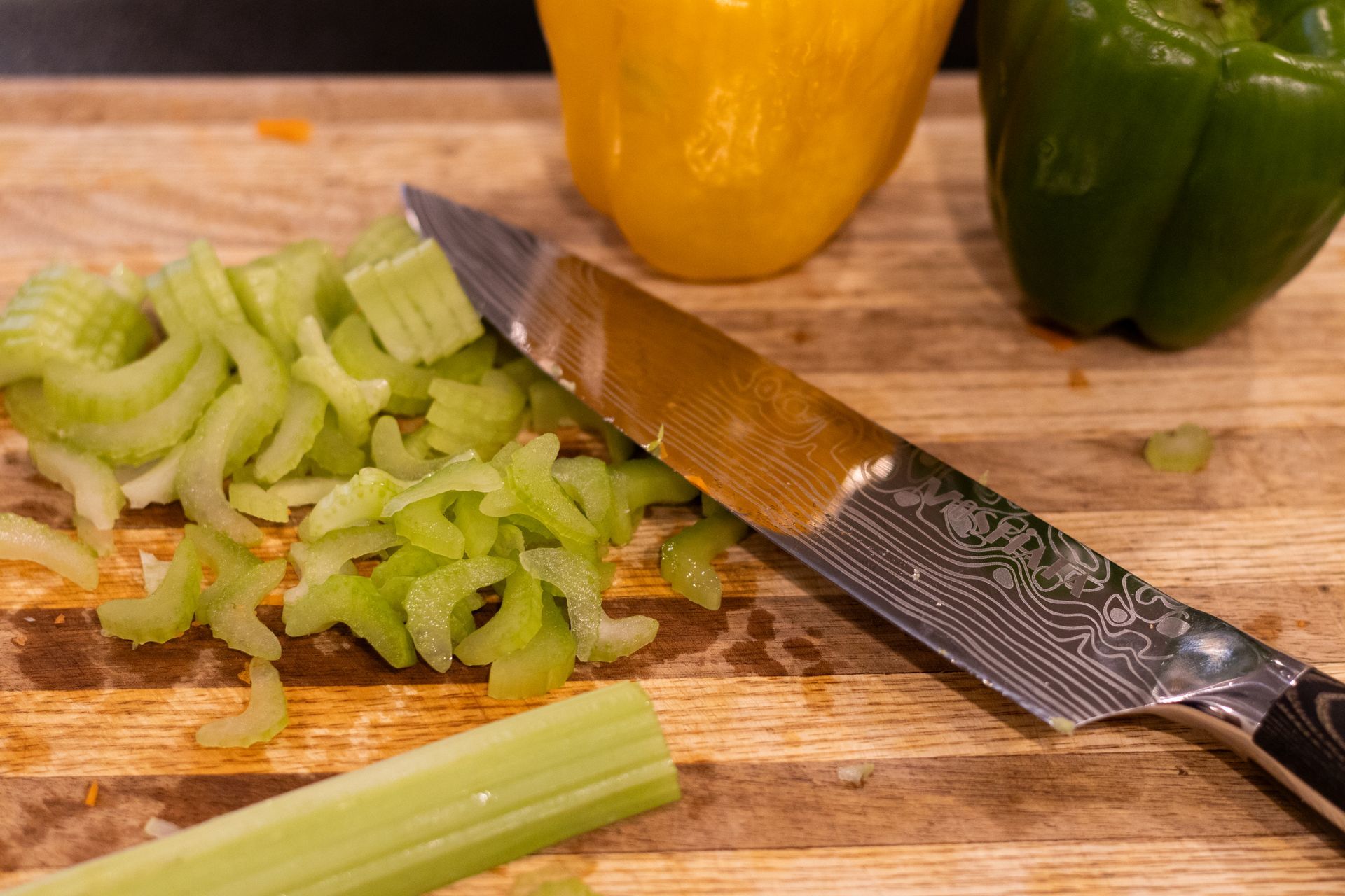 knife next to celery