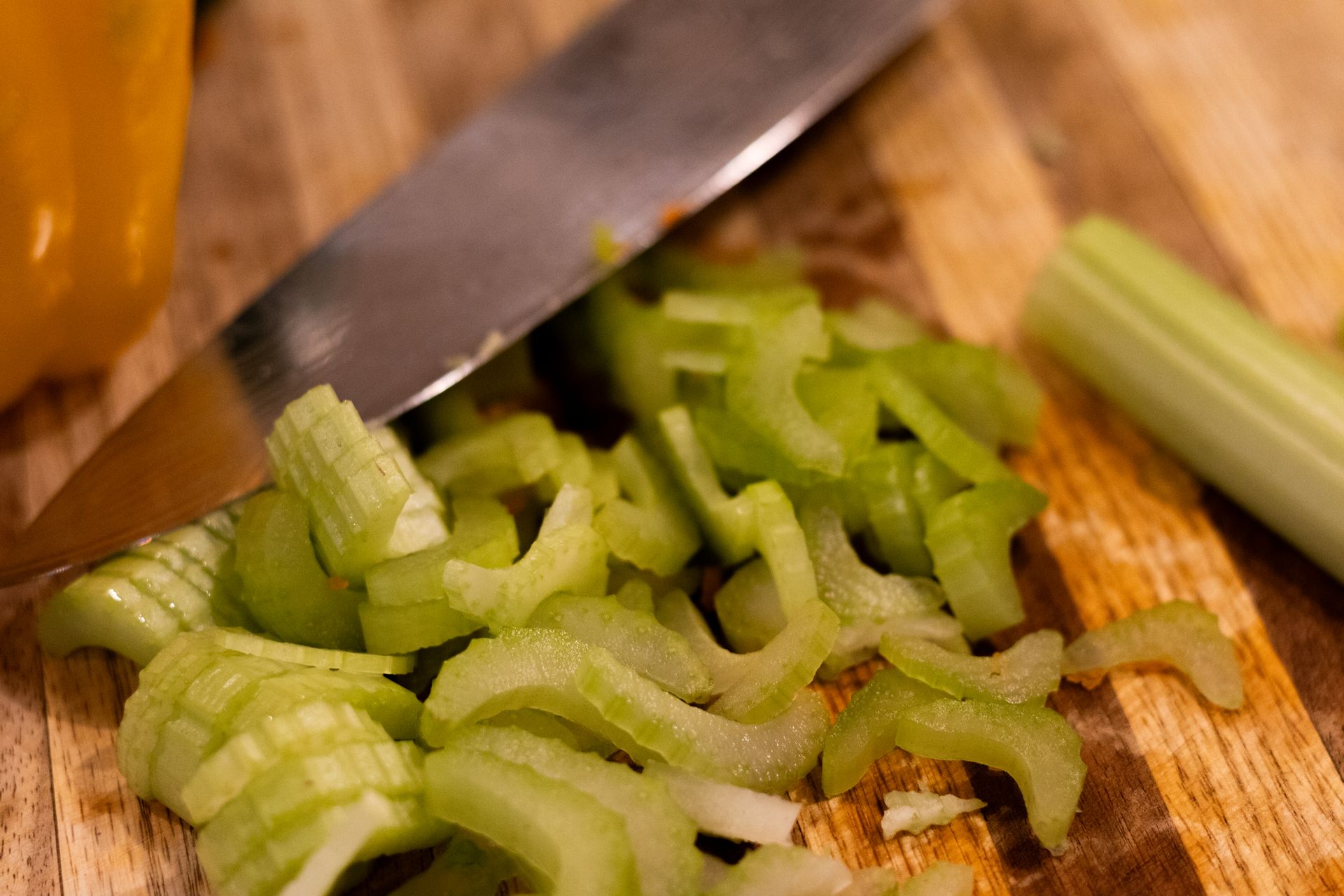 knife next to celery