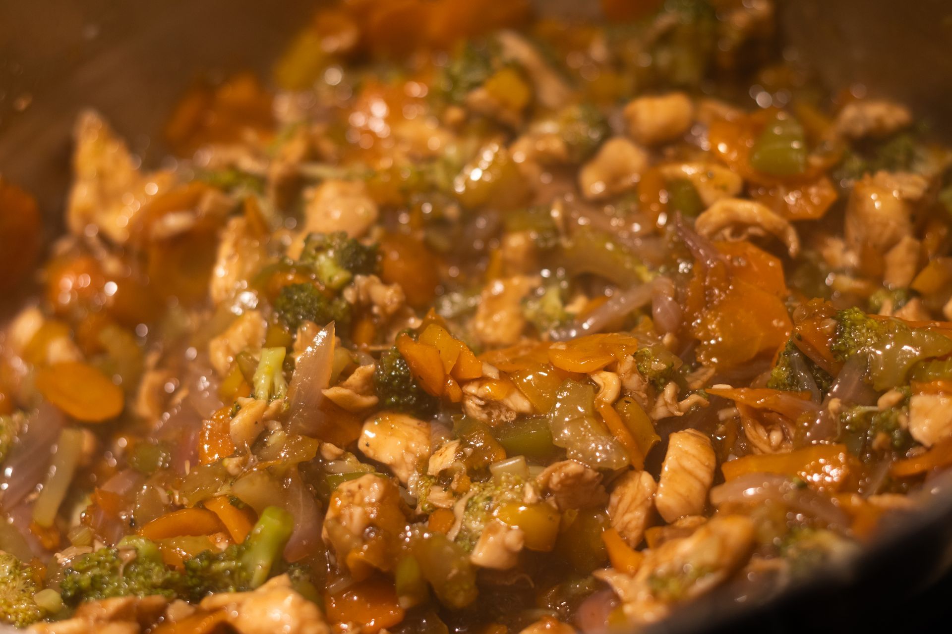 A close up of a pan filled with chicken and vegetables.