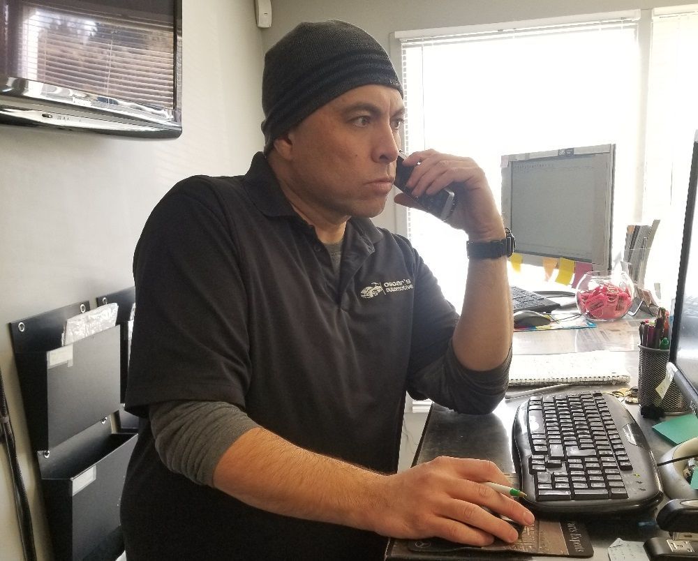 John on phone with customer | Oscar's Automotive