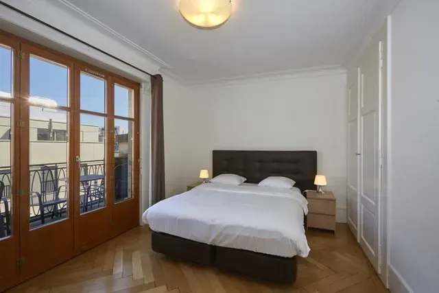 Trois logements pour six personnes, et ce qui les distingue vraiment — Quel hôtel à Genève pour une famille nombreuse ou un groupe