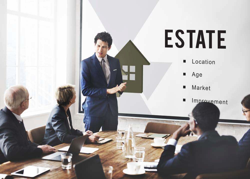 Business Meeting With Presenter — MoneySmith Group In Kingscliff, NSW