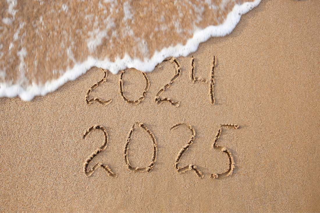 The Year 2025 Is Written In The Sand On The Beach — MoneySmith Group In Kingscliff, NSW