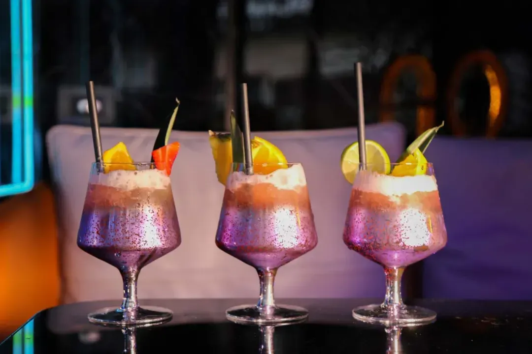 COCKTAIL BAR
