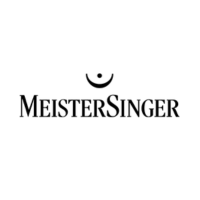 Logo per orologi MeisterSinger, testo nero con simbolo curvo sopra, su sfondo bianco.